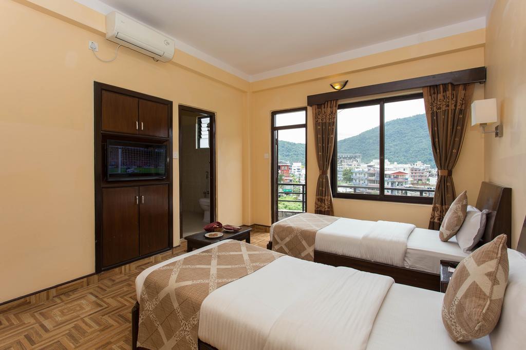 Hotel Peninsula Pokhara Exterior foto