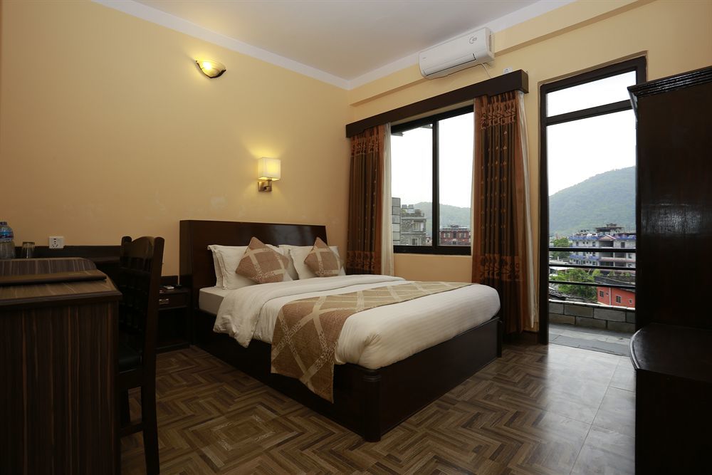 Hotel Peninsula Pokhara Exterior foto