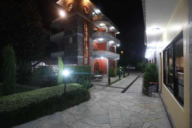 Hotel Peninsula Pokhara Exterior foto