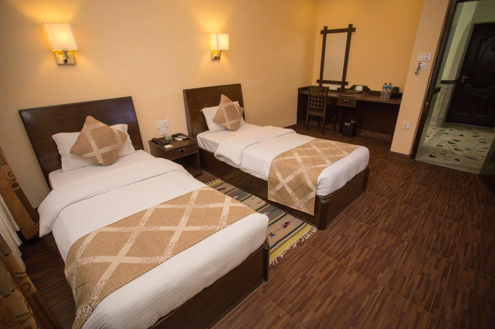 Hotel Peninsula Pokhara Exterior foto