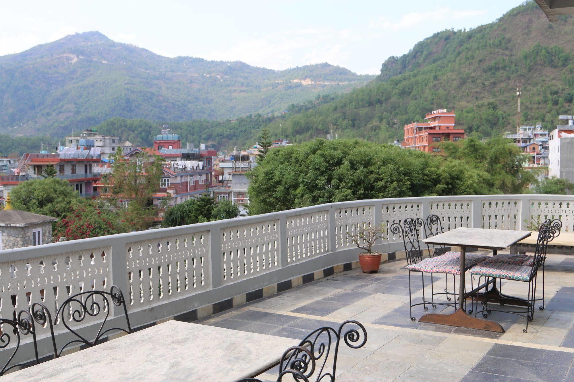 Hotel Peninsula Pokhara Exterior foto