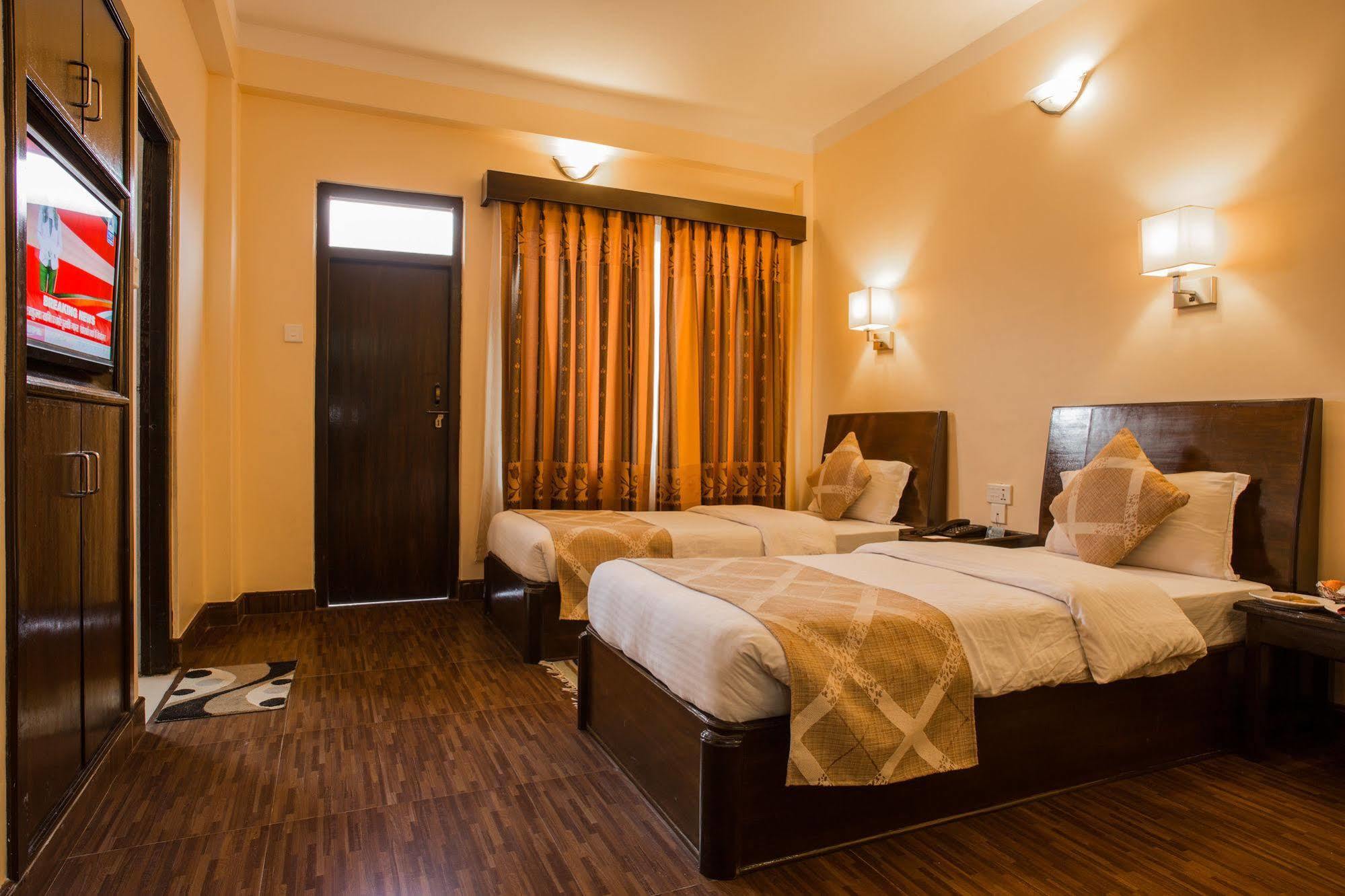 Hotel Peninsula Pokhara Exterior foto